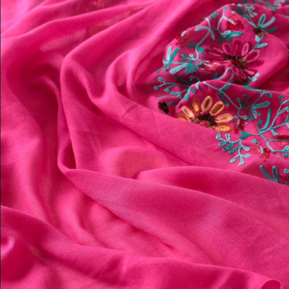 Beautiful soft cotton embroidered scarf - Picture 11 of 13